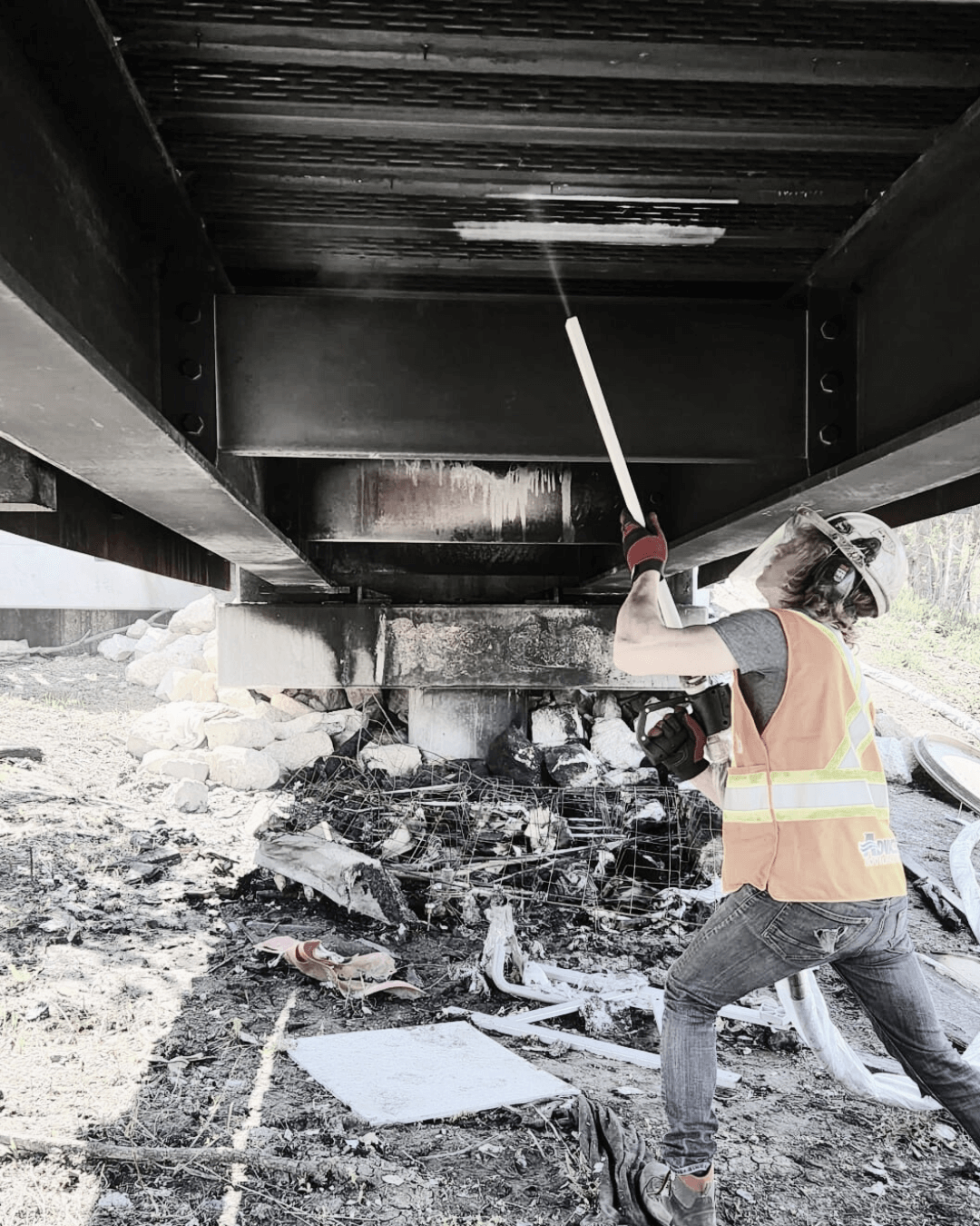 Beige Minimal iPad Mockup Instagram Post (3)